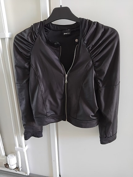 Gina tricot lyhyempi takki 34