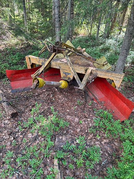 Tuiskulan Rautarakenne (TR) - lumilinko traktoriin