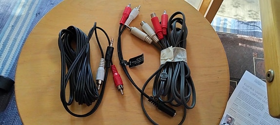 RCA-kaapelit