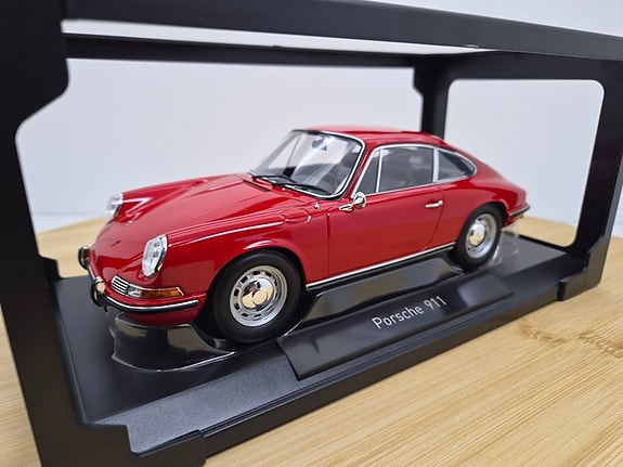 Norev 1:18 - Pienoismalliauto - Porsche 911 L Coupe 1968 Polo-Red - Rajoitettu