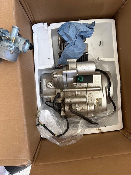 Loncin puoliautomaatti moottori  110cc ja kaasutin