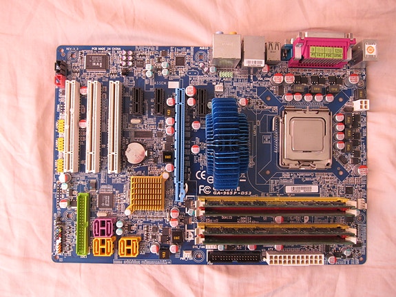 Core 2 Duo -paketti: GA-965P-DS3, C2D 4300, 3GB RAM