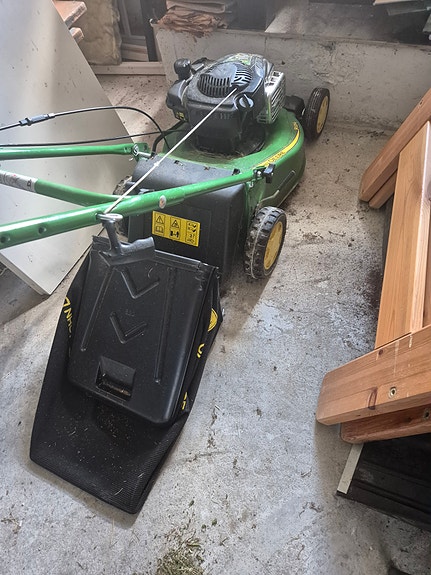 John Deere leikkuri