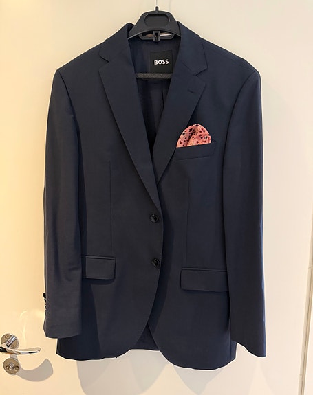 Hugo Boss kolmiosainen puku