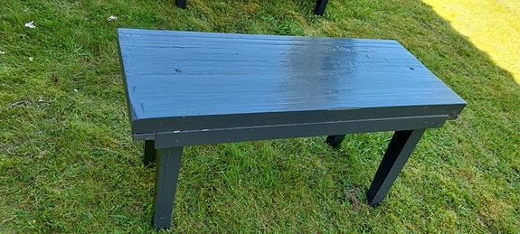 Puinen penkki