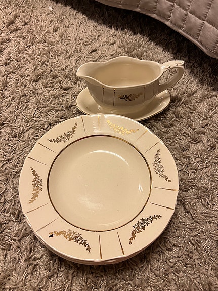 Arabia lautaset 7 kpl + kastikekulho