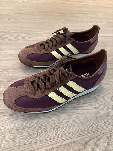 Adidas Originals tennarit, ”maroon almost yellow”