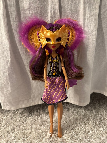 Monster High Ghoul to Wolf Clawdeen Transformation