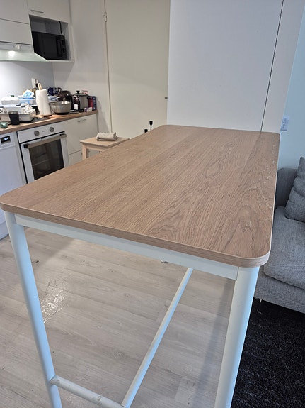 Ikea korkea ruokapöytä