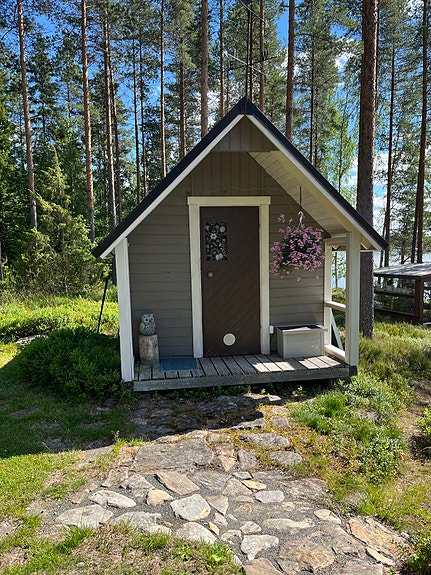 Pieni mökkiaitta / vierasmaja