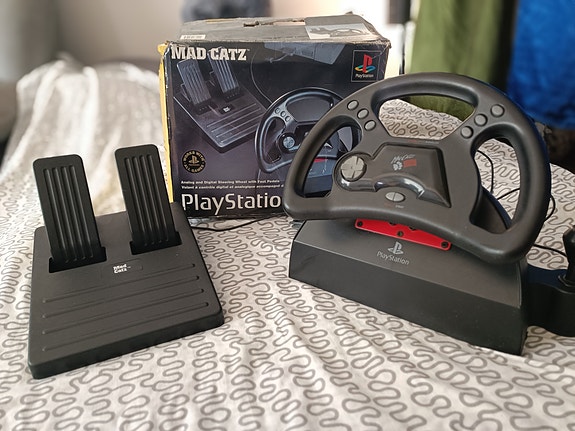 Mad Catz SLEH-0005 rattiohjain ja polkimet PlayStationille