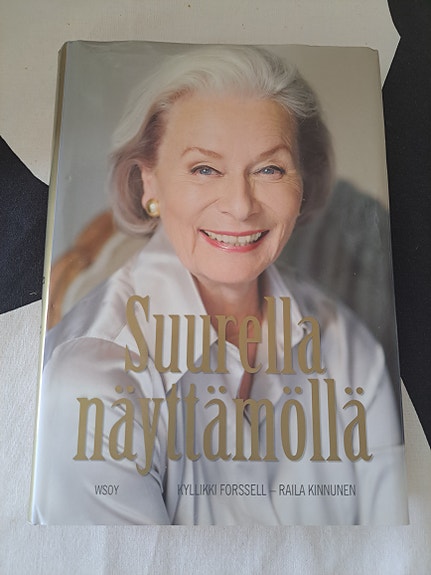 Suurella näyttämöllä -kirja, Kyllikki Forssell