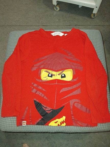 Myydään H&M Lego Ninjago paita 116cm 10e