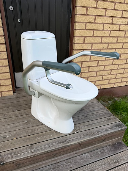 IDO inva WC-pönttö käsikahvoilla