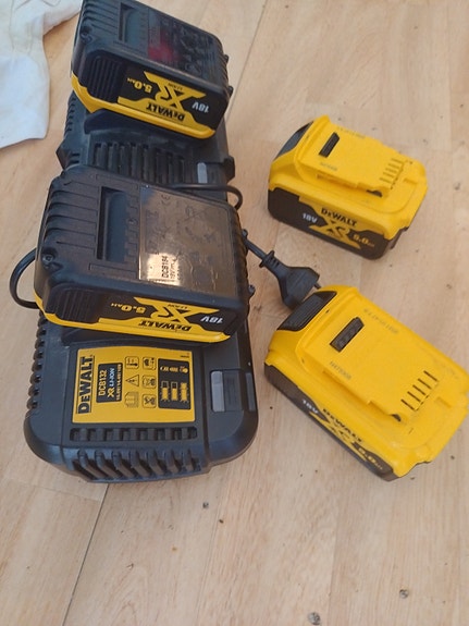 DeWalt DCB132 XR Li-Ion akkulaturi 18V