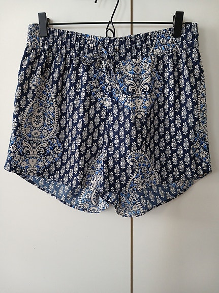 ONLY paisley shortsit 38
