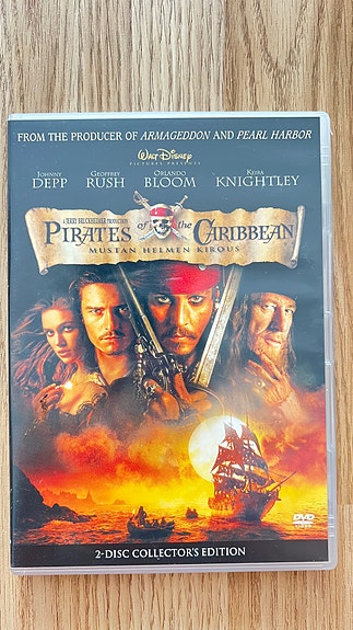 Pirates of the Caribbean Mustan helmen kirous DVD