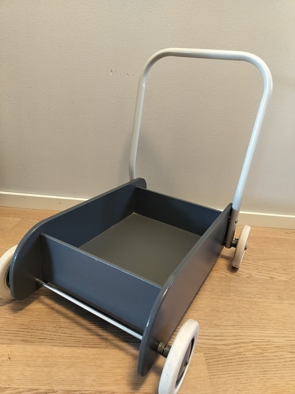 Myydään taaperokärry