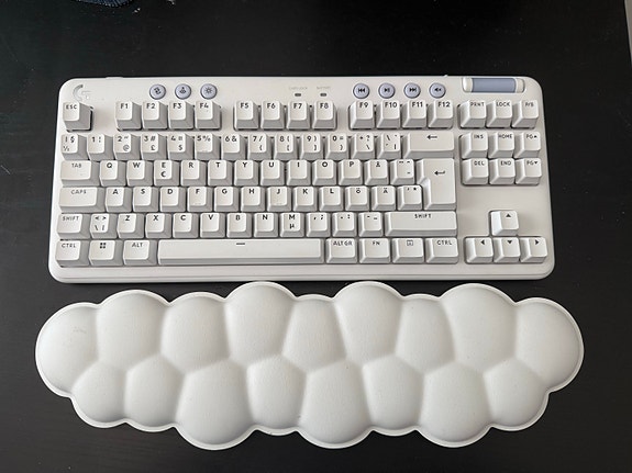 Logitech G715 langaton näppäimistö valkoinen