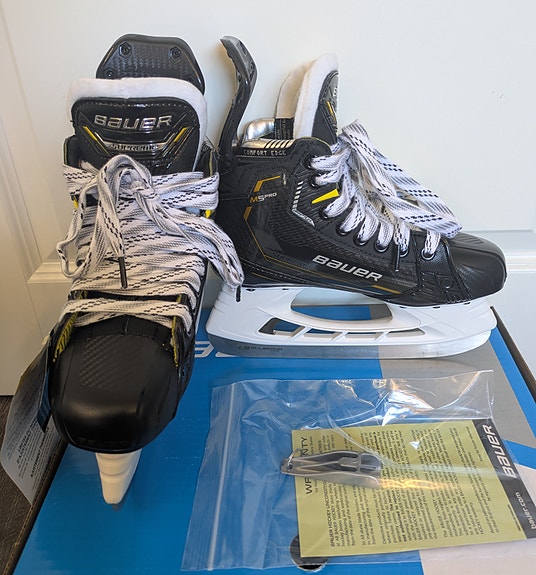 Uudet luistimet Bauer M5 Pro 35,5 / 2,5 D / 22,2cm