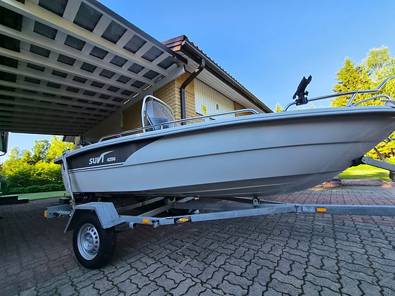 Suvi 4250, traileri Majava 750