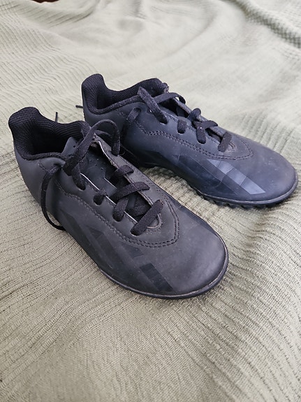 Adidas turf jalkapallokengät koko 30 musta