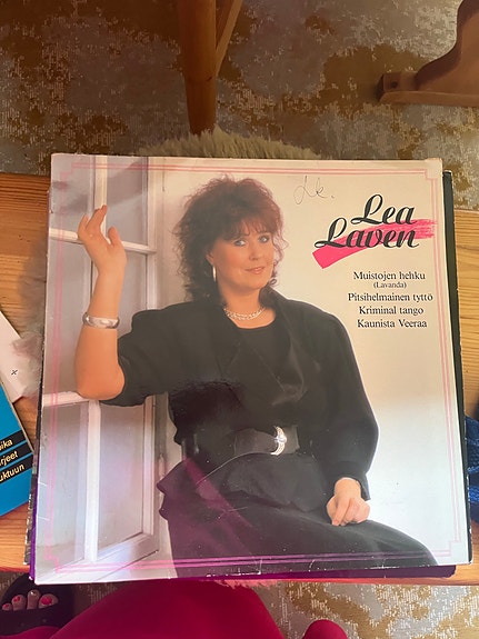 Lea Laven ja Tarja Ylitalo LP-levyt