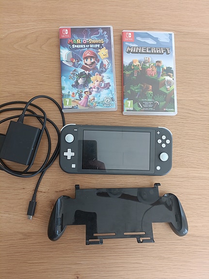 Nintendo Switch Lite konsoli
