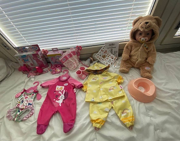 Baby Born nukke ja tarvikkeita