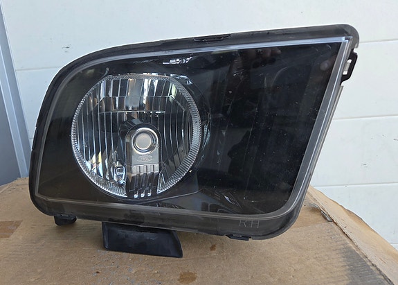 Ford Mustang HID/Xenon oikea ajovalo