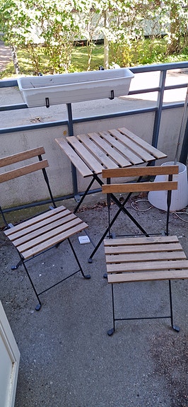 Garden table and 2 chairs