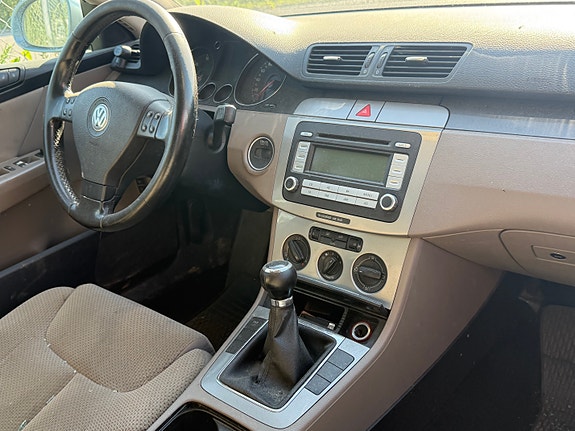 VW PASSAT B6 Variant (3C5) 2.0 TDI 16V 4motion varaosia