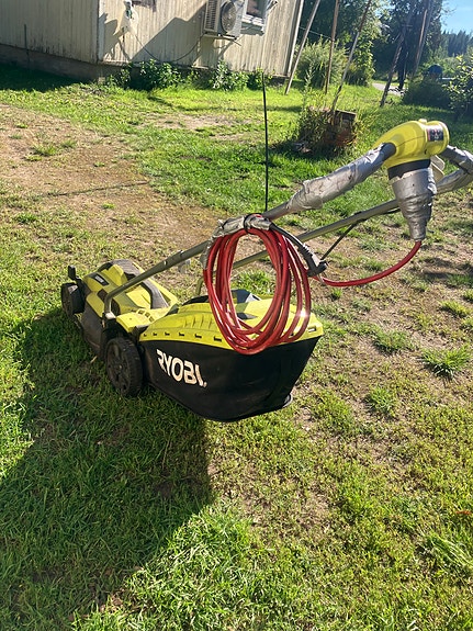 Ryobi 1300W sähkökäyttöinen ruohonleikkuri kerääjällä 33 cm leveä
