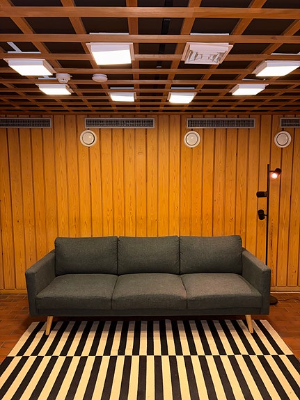 Myydään tyylikäs vihreä 3-istuttava sohva
