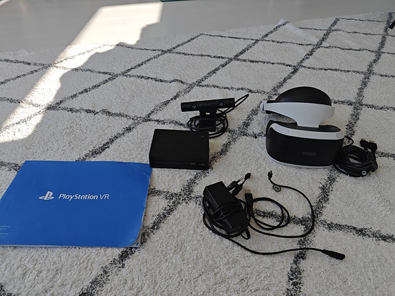 Sony PlayStation 4 VR -lasit ja kamera