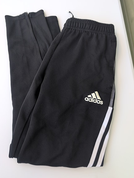 poikien Adidas-verkkarit 164