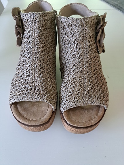sandaalit koko 36 beige
