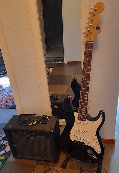 Sähkökitara + Vahvistin