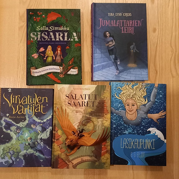 Fantasiakirjapaketti nuorille, 5 kpl uudenveroista kirjaa (käy lahjaksi)