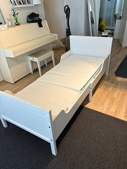 Ikea SUNDVIK lastensänky + patja