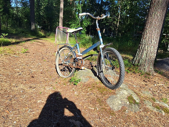 Todella vanha lasten polkupyörä entisöintiin