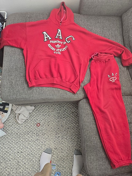 Adidas huppari ja college-housut