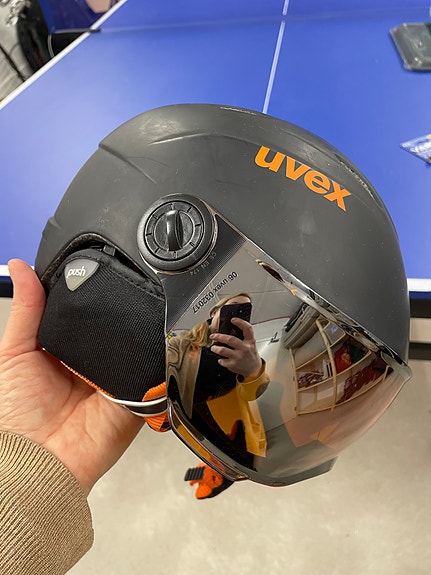 Lasten Uvex -laskettelukypärä