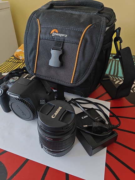 Canon EOS 2000D järjestelmäkamera + 18–55mm objektiivi
