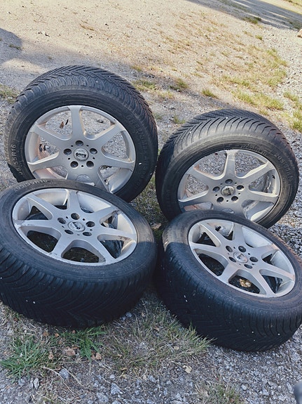 205/55 R16 kitkarenkaat alumiinivanteilla (Volvo V70)