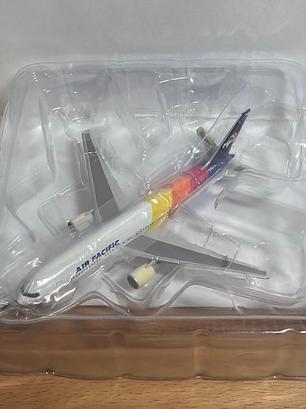 Herpa Air Pacific lentokoneen pienoismalli 1:500