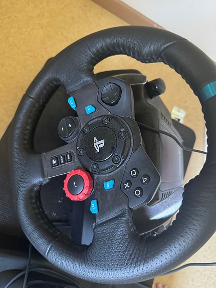 Logitech G29 rattiohjain ja polkimet PS4/PC