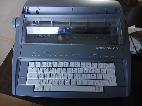Brother GX-100 kirjoituskone + uusi mustenauha