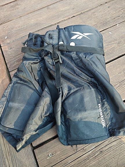 Reebok jääkiekkohousut YTH S musta
