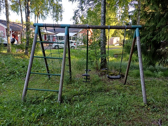 Lasten pihakeinu / kiipeilyteline